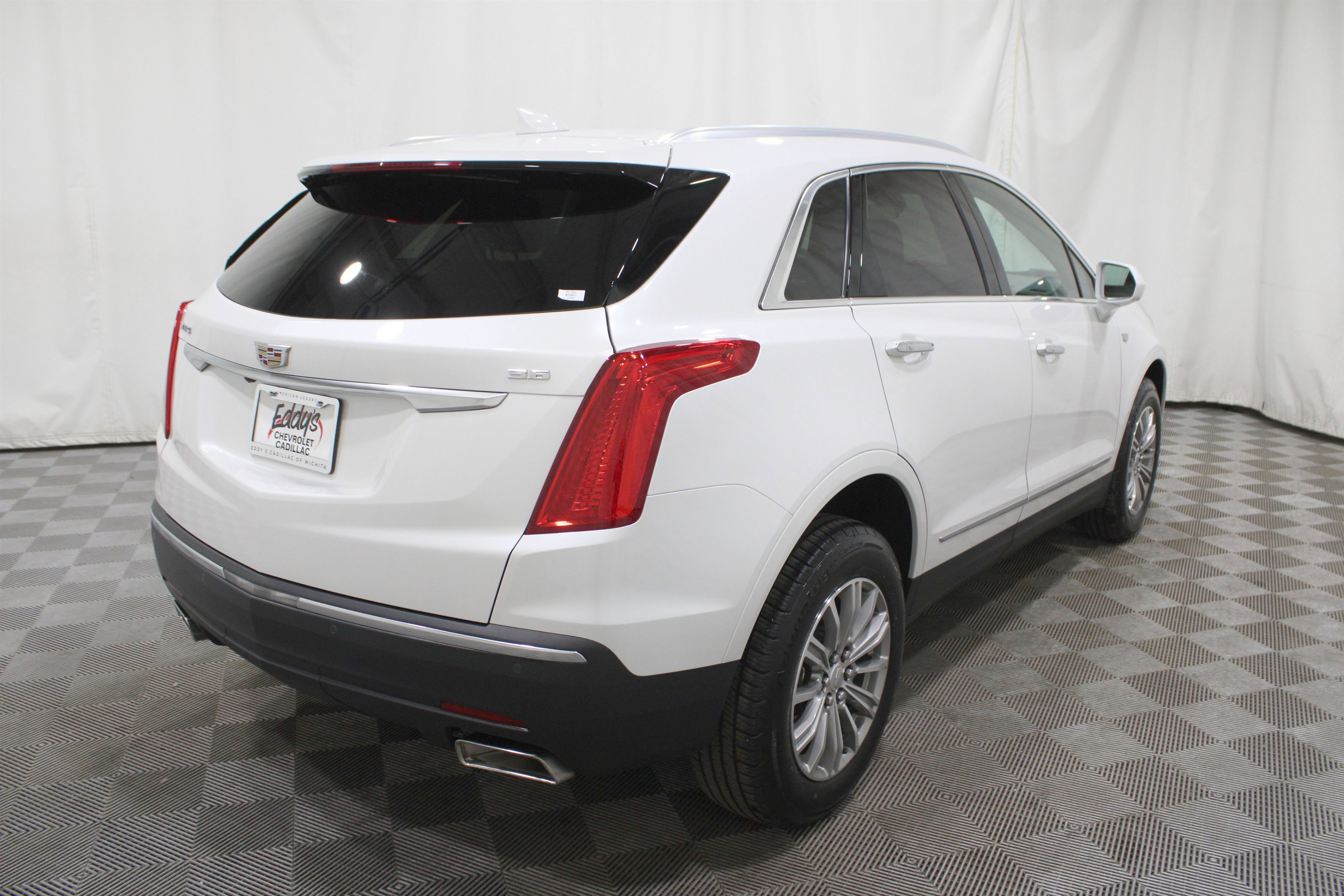 Used 2017 Cadillac XT5 Luxury w/ Driver Awareness Package image 34