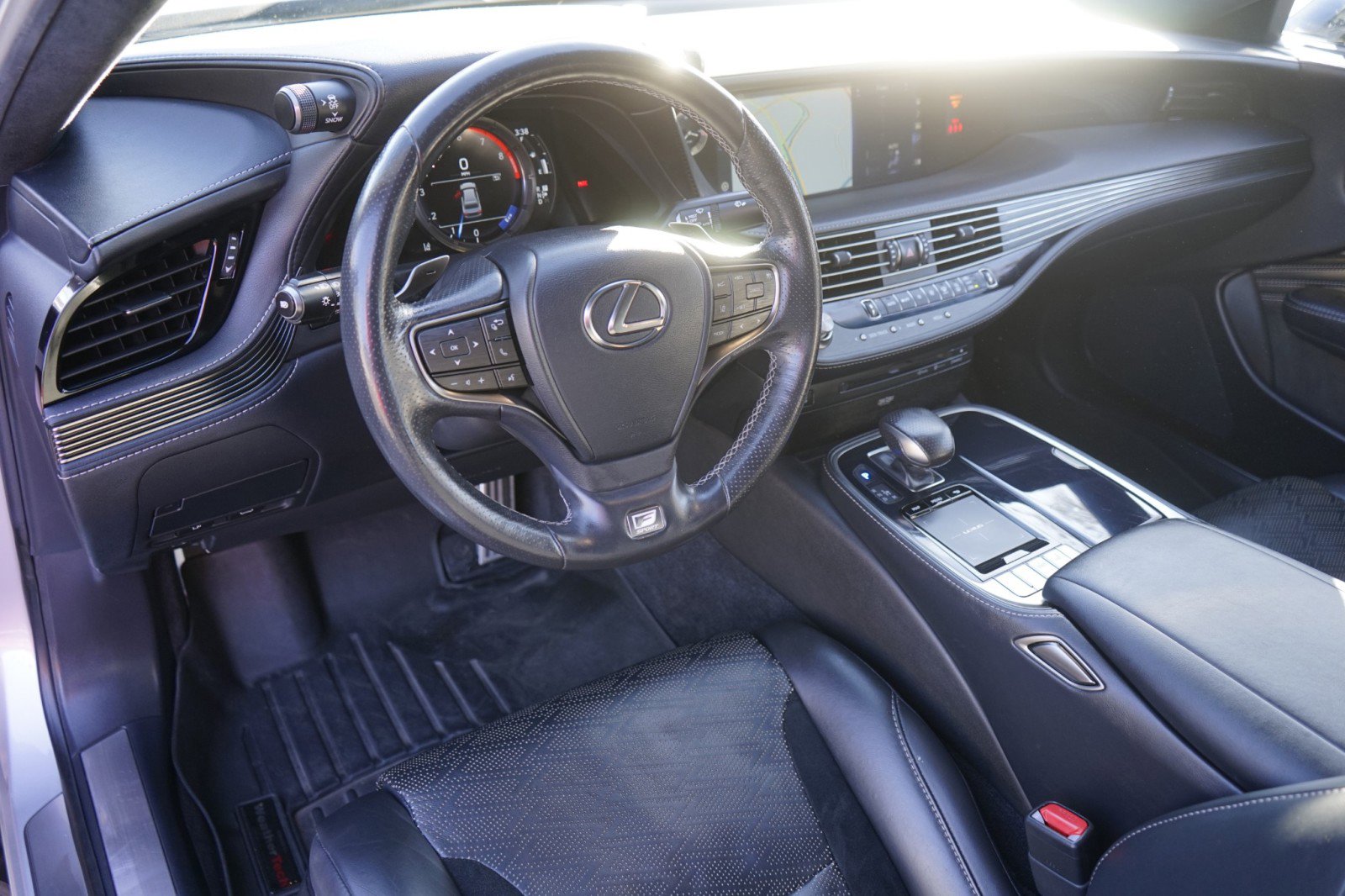 Used 2018 Lexus LS 500 F Sport w/ Accessory Package (Z2) image 19