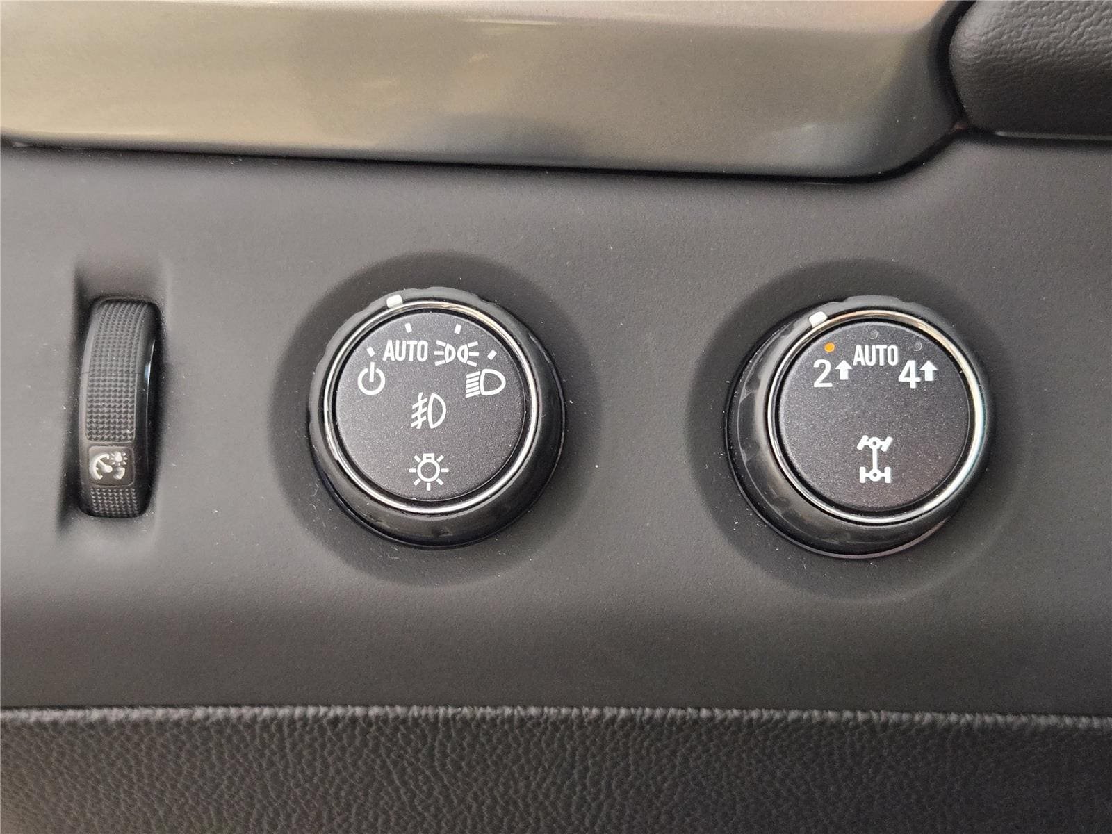 Used 2018 Chevrolet Tahoe Premier AWD/4WD image 19