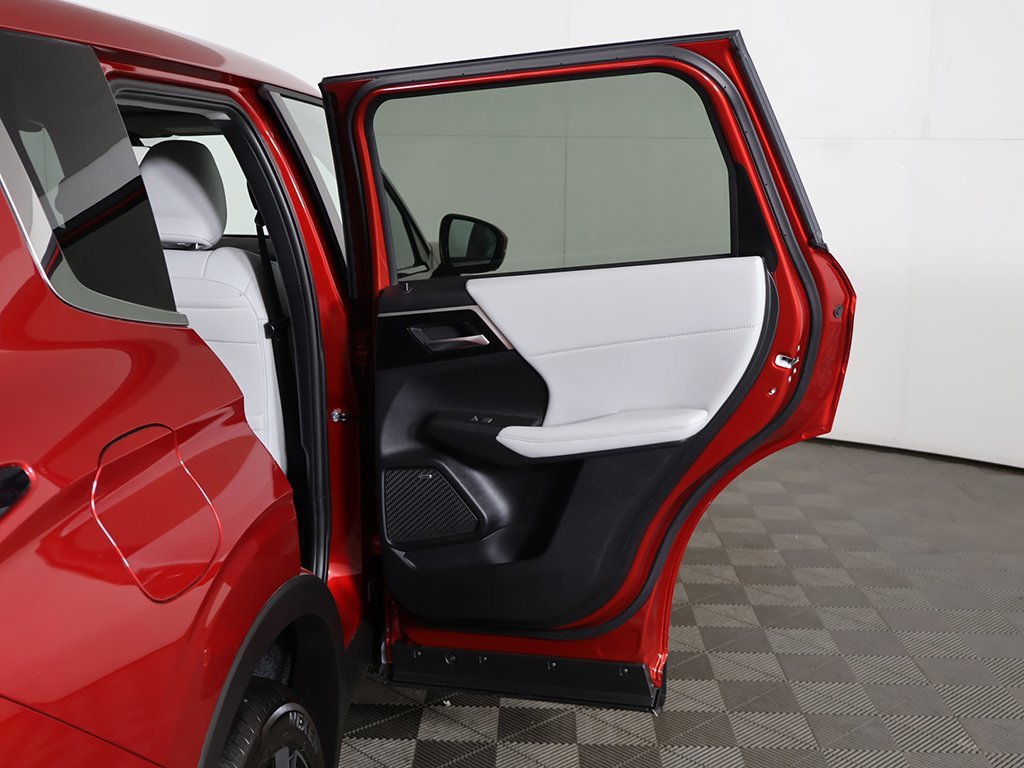 New 2025 Mitsubishi Outlander SE image 24