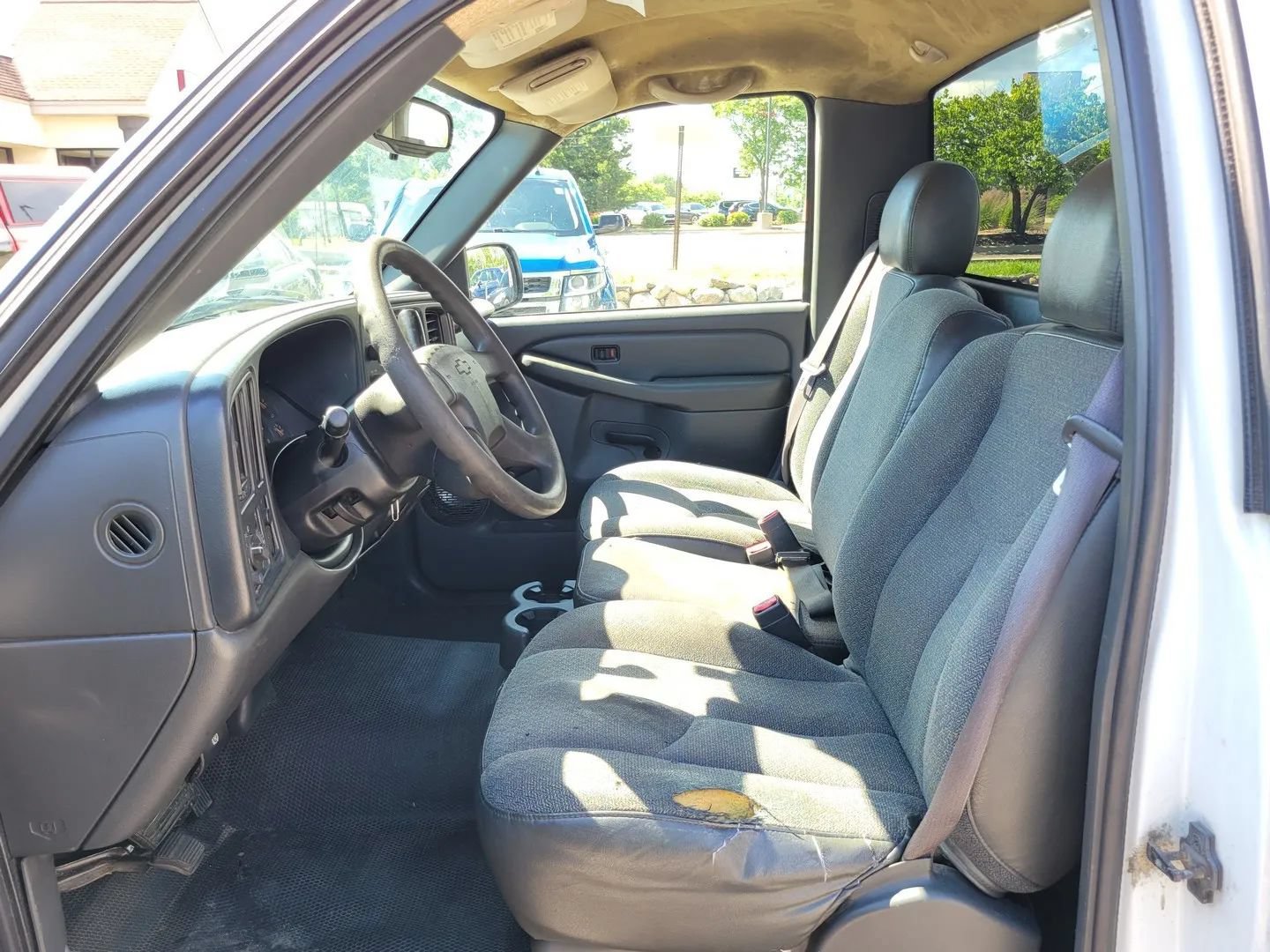 Used 2004 Chevrolet Silverado 1500 W/T RWD image 2