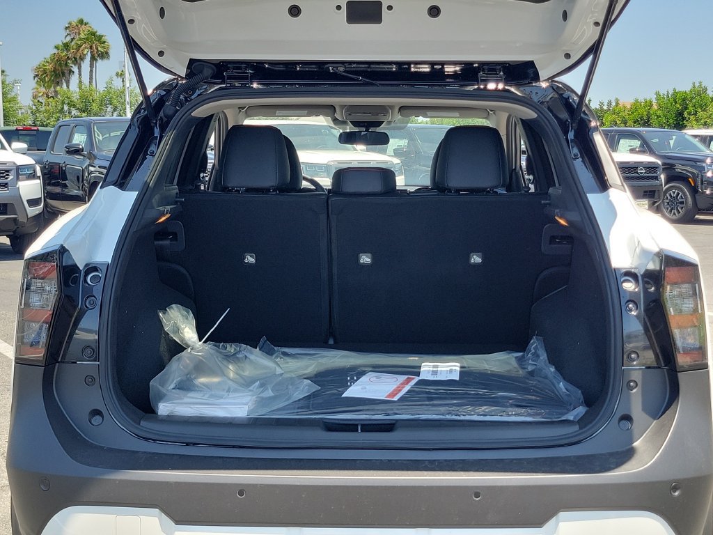New 2026 Nissan Kicks SR FWD image 15