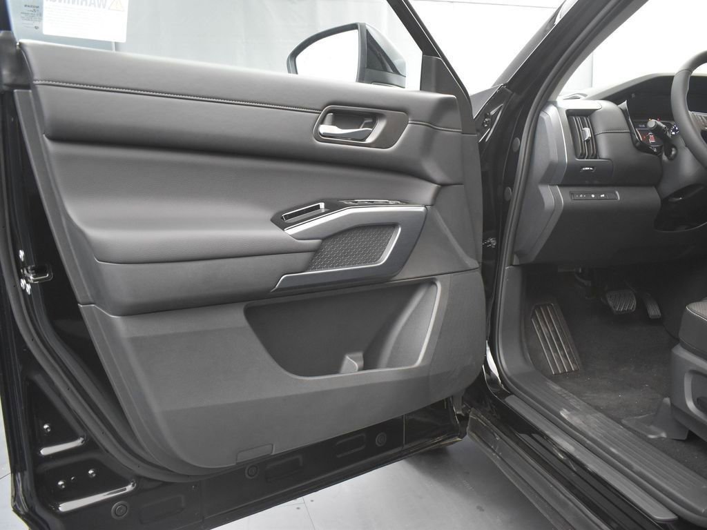 New 2025 Nissan Pathfinder SL image 29