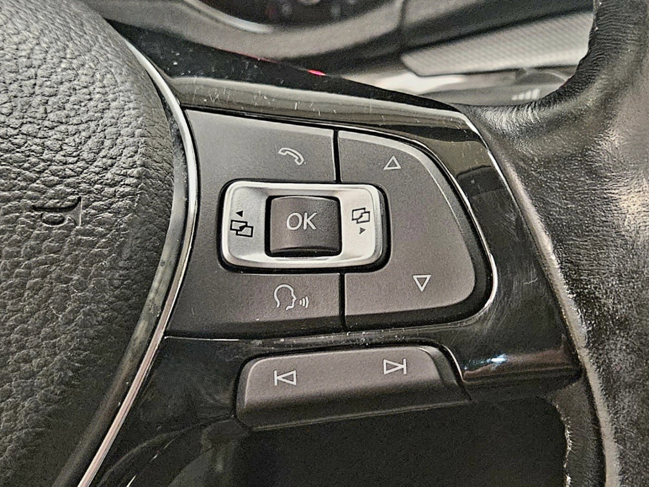 Used 2018 Volkswagen Passat 2.0T SE image 13