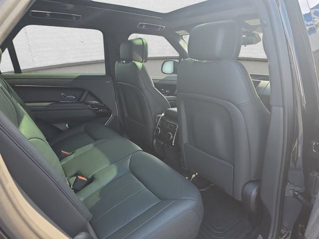 Used 2025 Land Rover Range Rover Sport SE AWD/4WD image 11