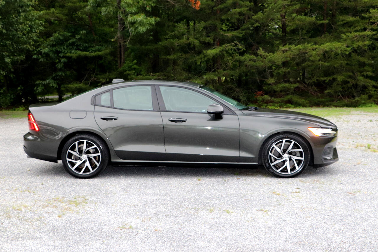 Used 2019 Volvo S60 T6 Momentum w/ Premium Package image 2