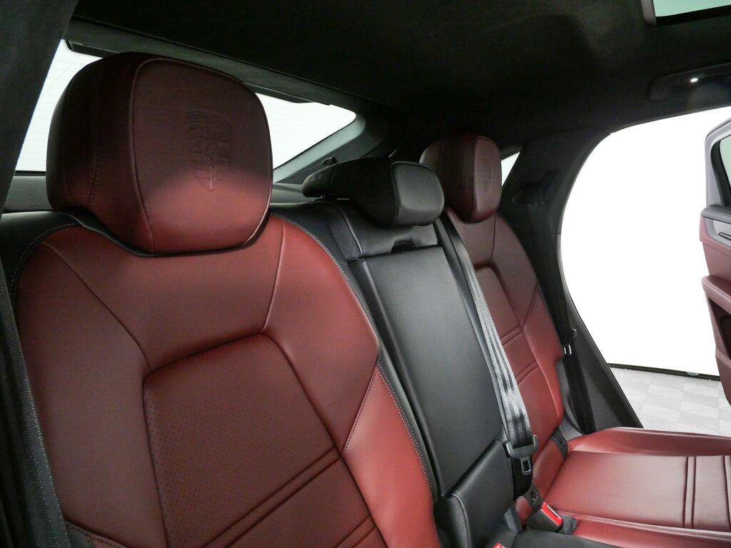 New 2026 Porsche Cayenne GTS AWD/4WD image 23