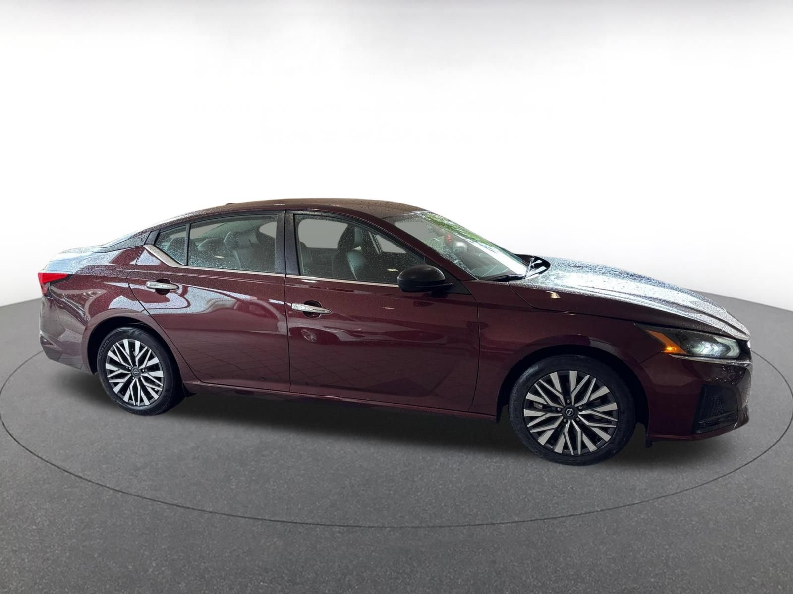 Used 2025 Nissan Altima 2.5 SV FWD image 15
