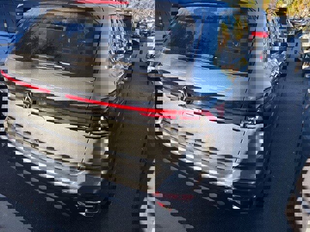 Used 2025 Volkswagen Taos SE image 9