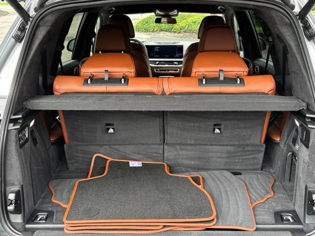 Used 2024 BMW X7 xDrive40i w/ M Sport Package AWD/4WD image 35