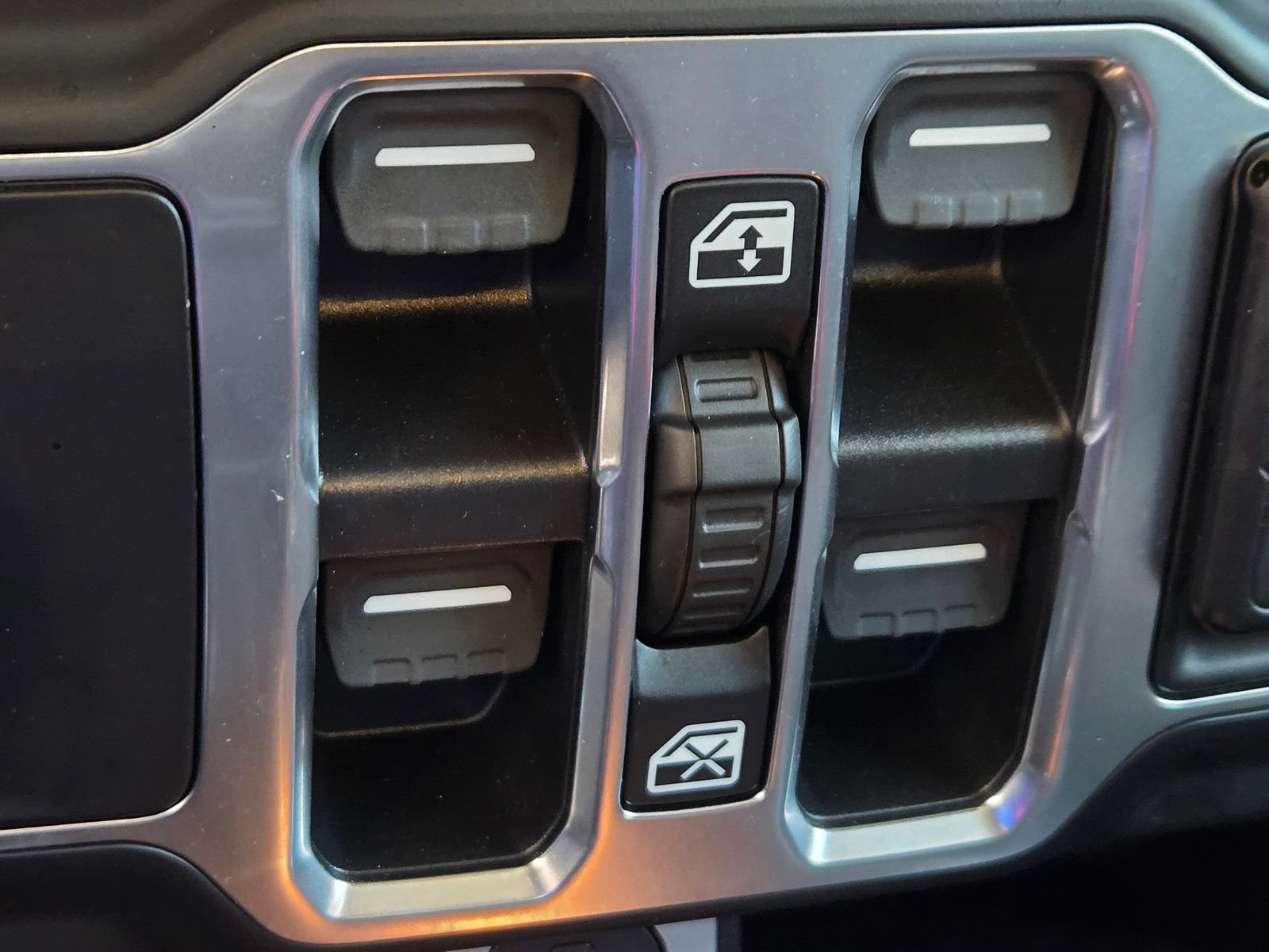 Used 2022 Jeep Gladiator Rubicon w/ Cold Weather Group AWD/4WD image 19