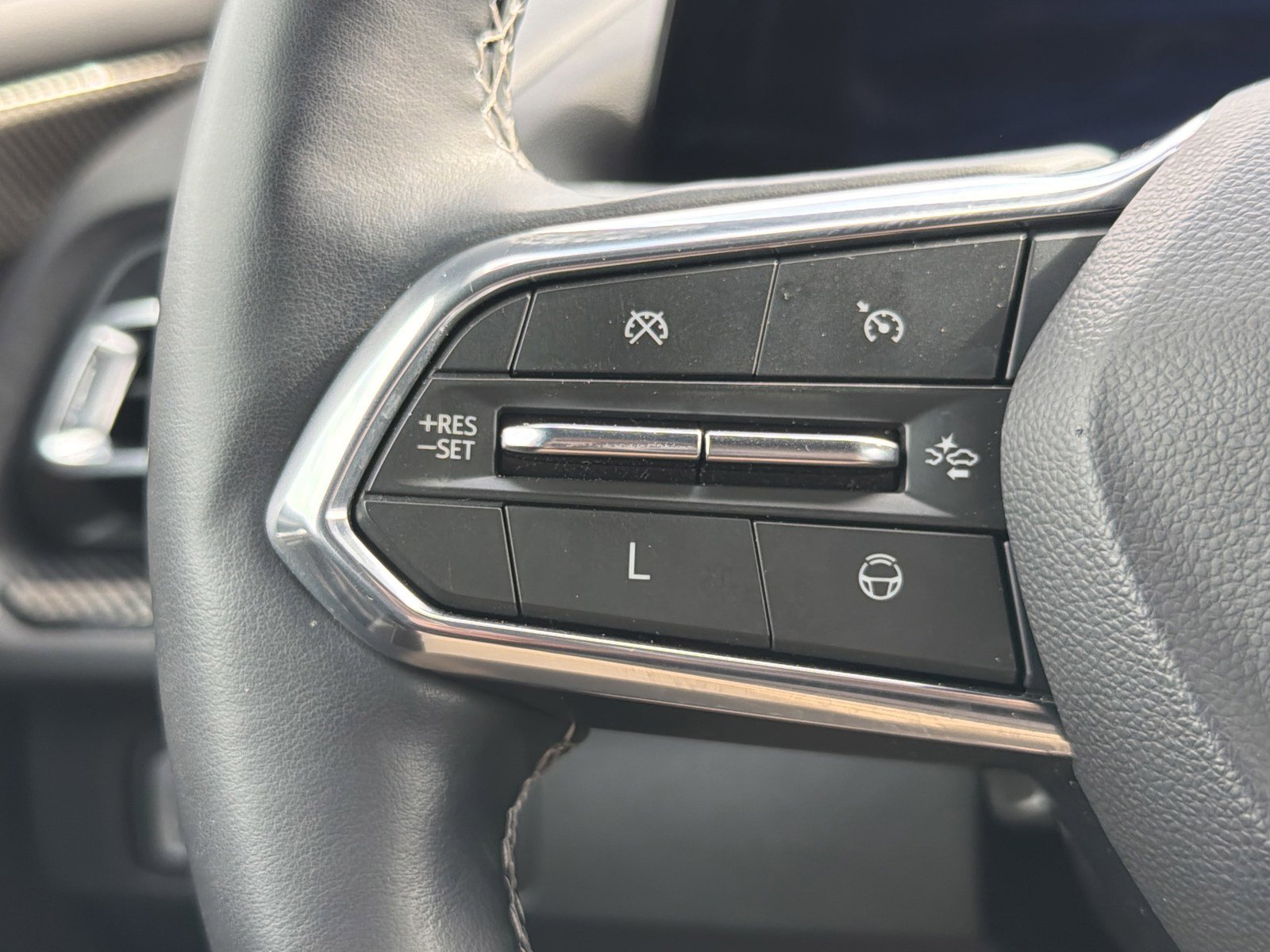 Used 2025 Chevrolet Traverse High Country image 30