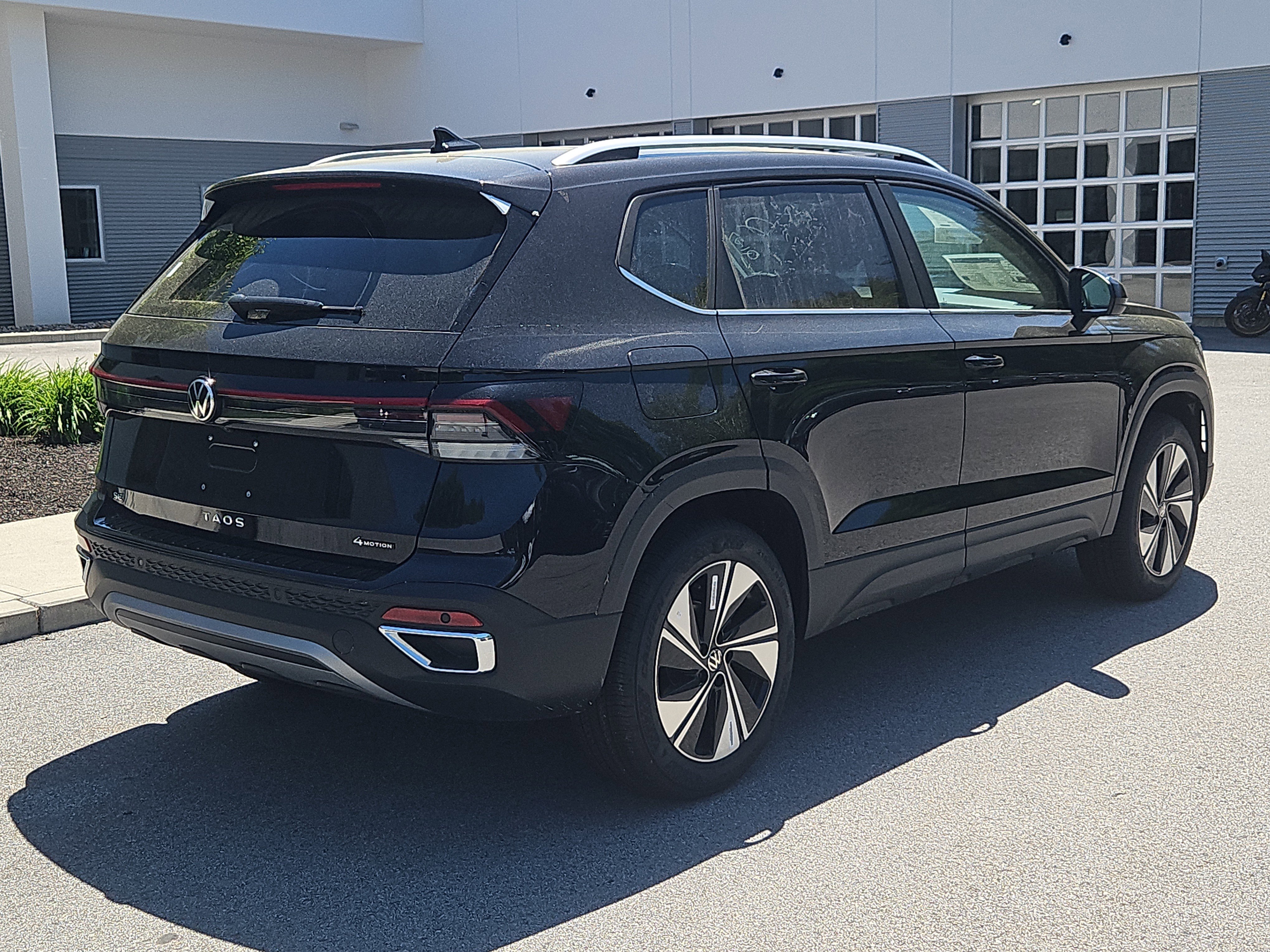 New 2026 Volkswagen Taos SE AWD/4WD image 2