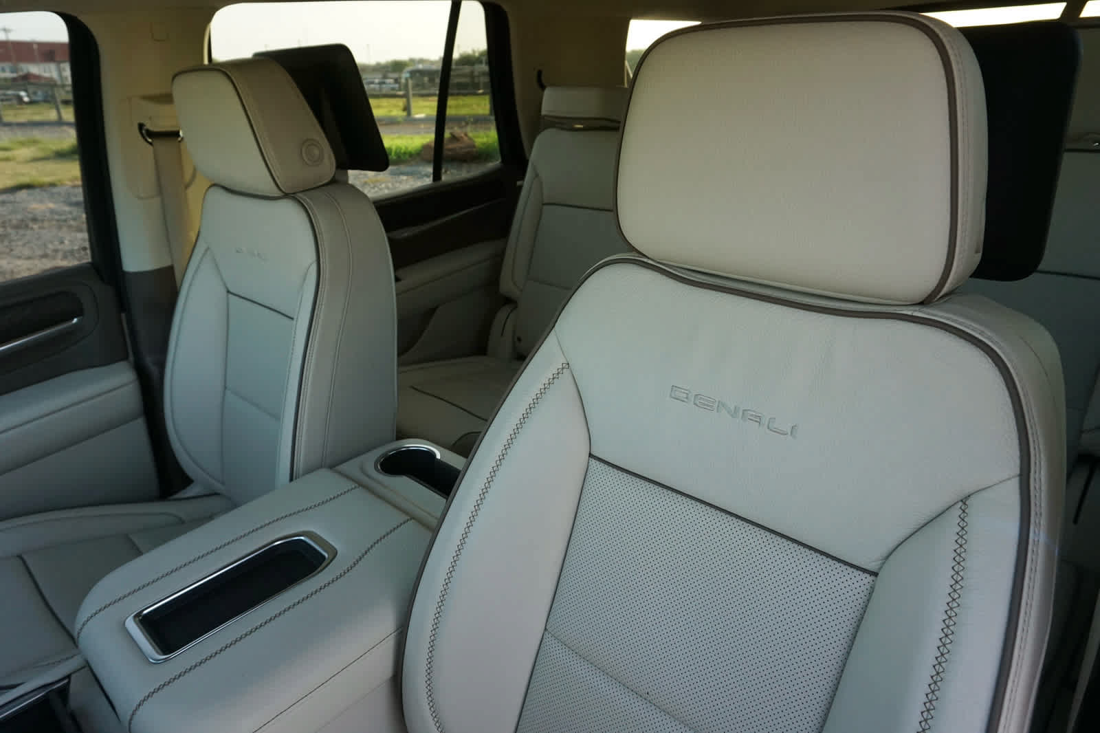 Used 2024 GMC Yukon Denali w/ LPO, Floor Liner Package AWD/4WD image 27
