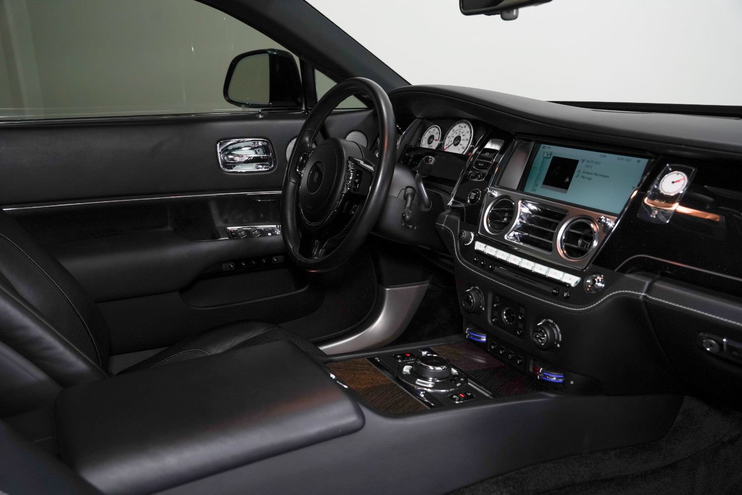 Used 2017 Rolls-Royce Wraith RWD image 29