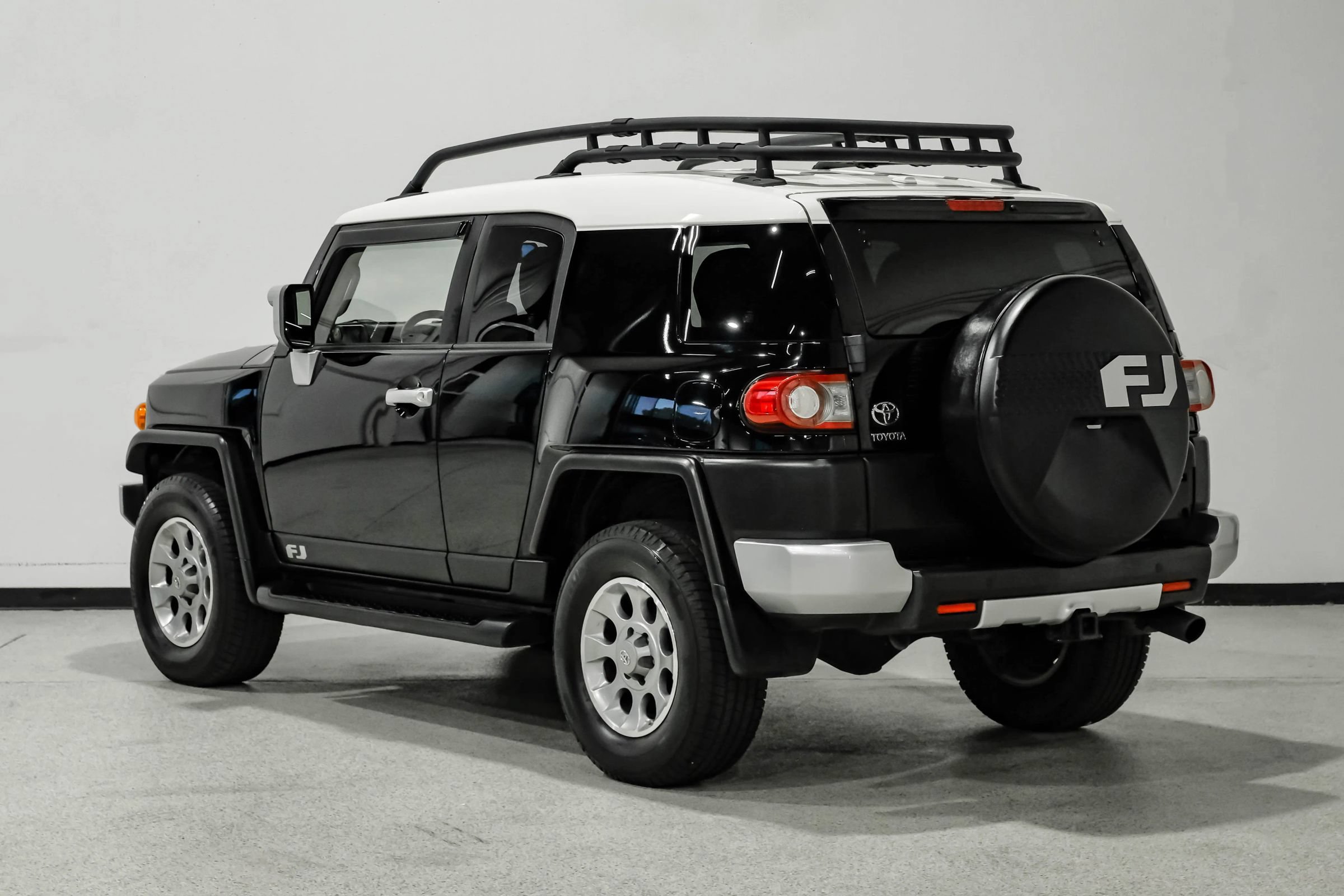 Used 2013 Toyota FJ Cruiser 4WD w/ Upgrade Pkg image 8
