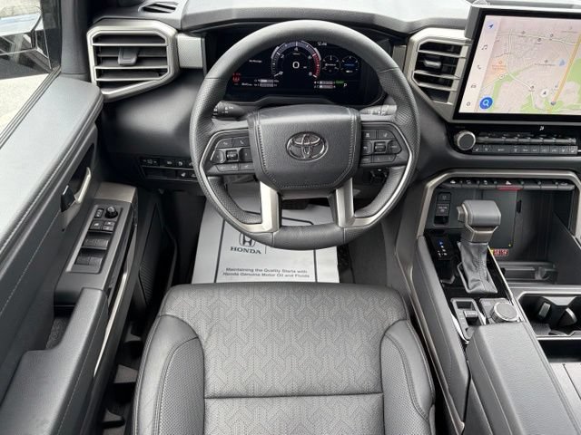 Used 2025 Toyota Tundra Limited AWD/4WD image 38