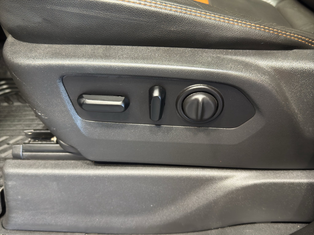 Used 2020 GMC Sierra 2500 AT4 w/ AT4 Premium Package image 19