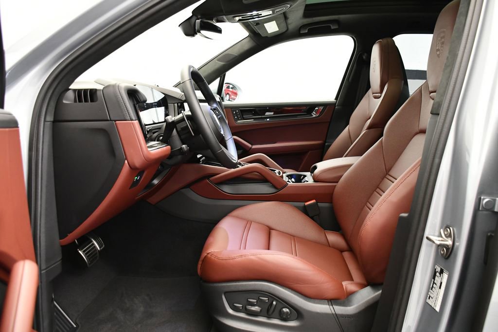New 2026 Porsche Cayenne GTS AWD/4WD image 5