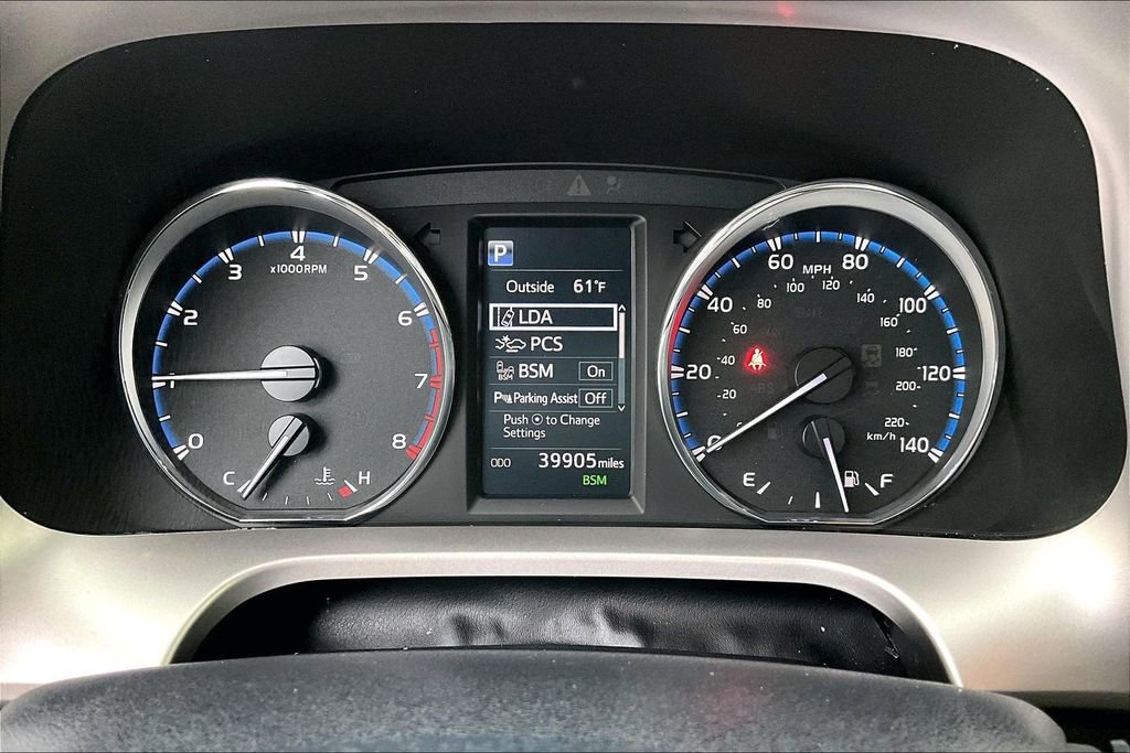 Used 2017 Toyota RAV4 Limited image 27