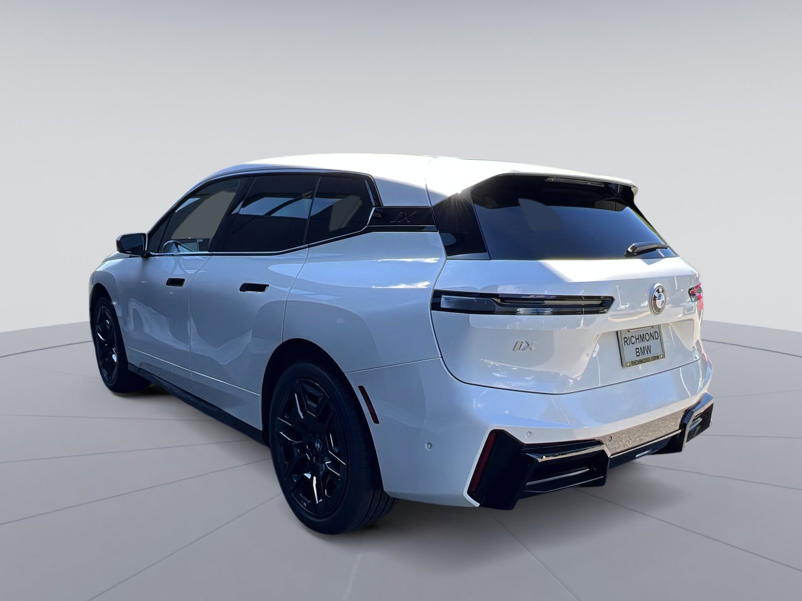 New 2026 BMW iX xDrive60 w/ M Sport Package image 3