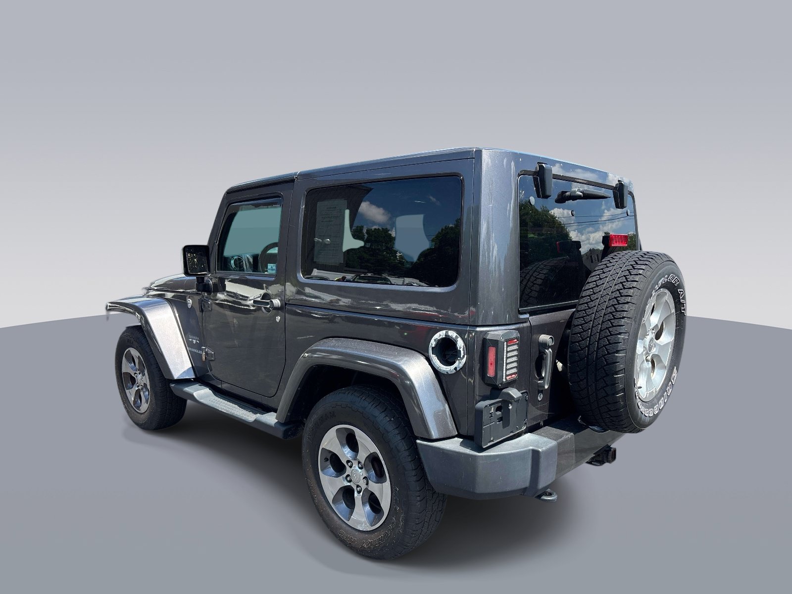 Used 2016 Jeep Wrangler Sahara w/ Connectivity Group AWD/4WD image 5