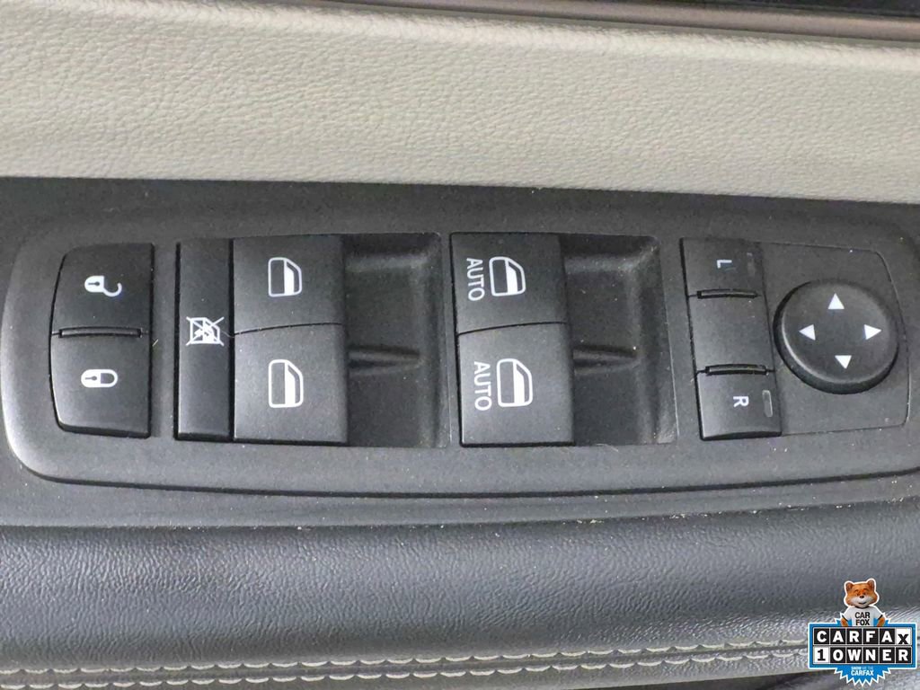 Used 2023 Chrysler Voyager LX image 14