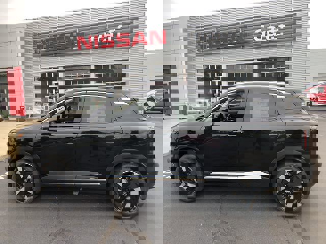 New 2025 Nissan Kicks SR w/ SR Premium Package