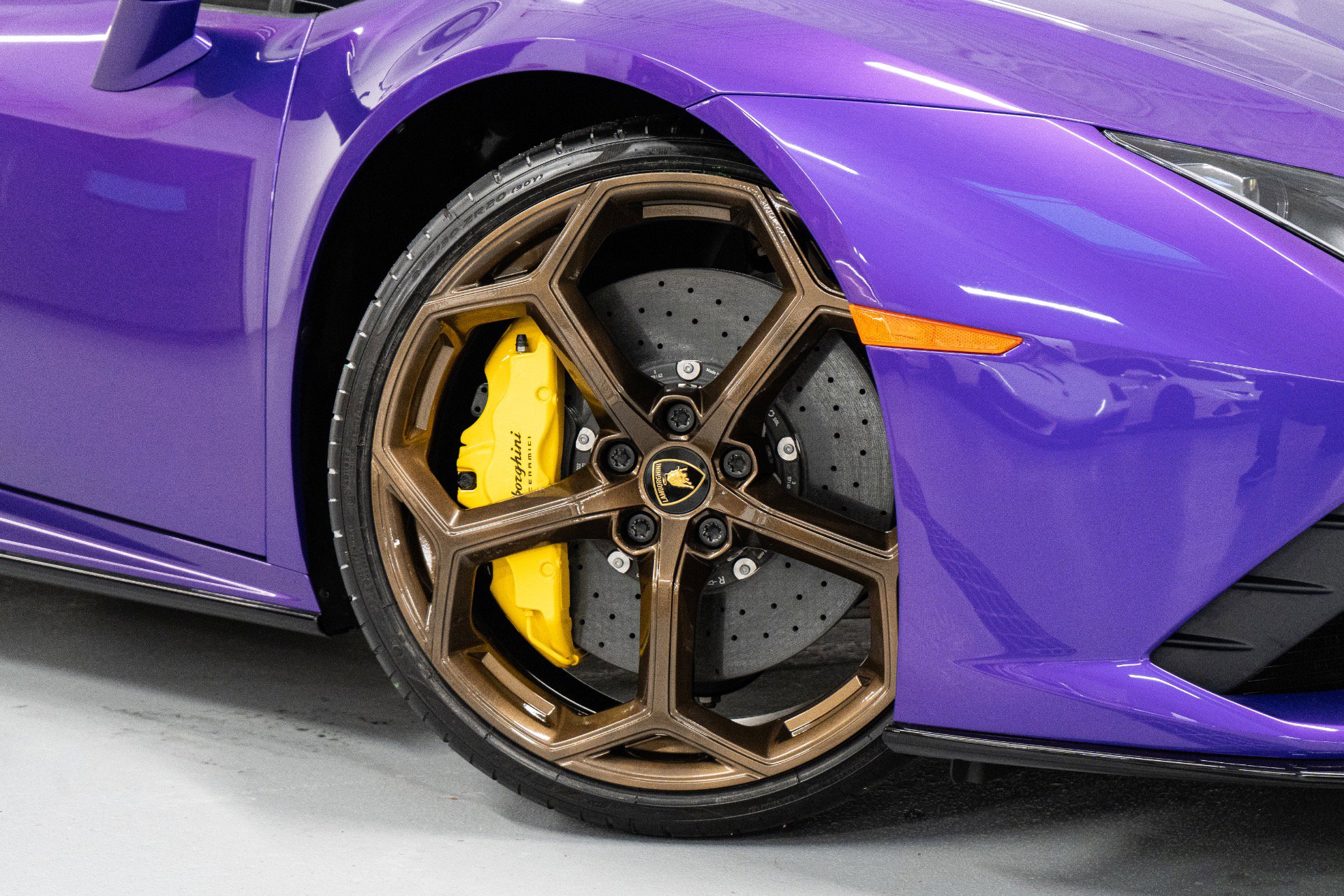 Used 2023 Lamborghini Huracan EVO image 3