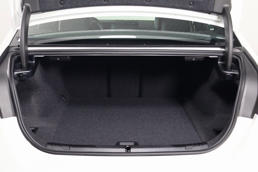 New 2026 BMW i5 eDrive40 w/ Premium Package image 8