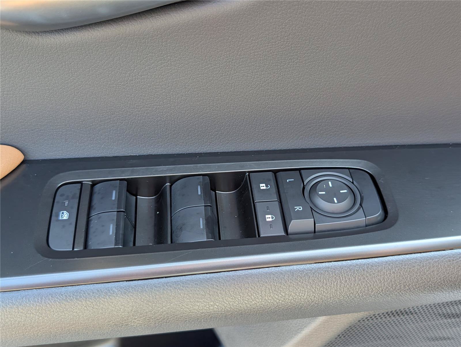 Certified 2025 Lexus UX 300h AWD w/ Accessory Package (Z1) image 20