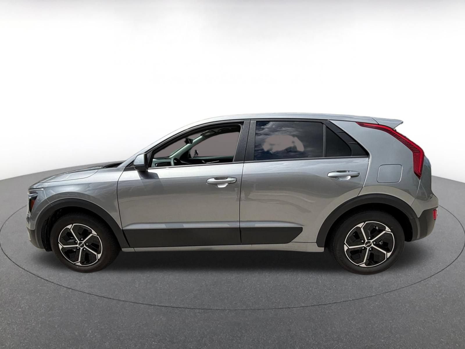 Used 2026 Kia Niro LX FWD image 4