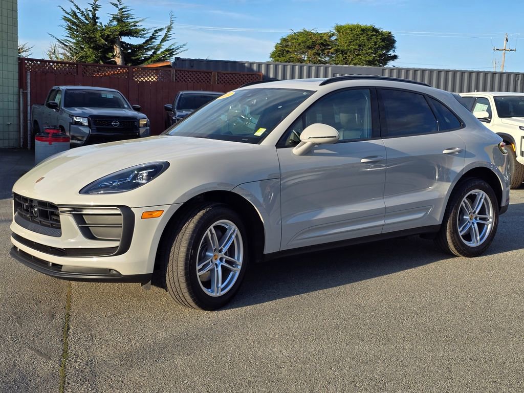 Used 2023 Porsche Macan image 2