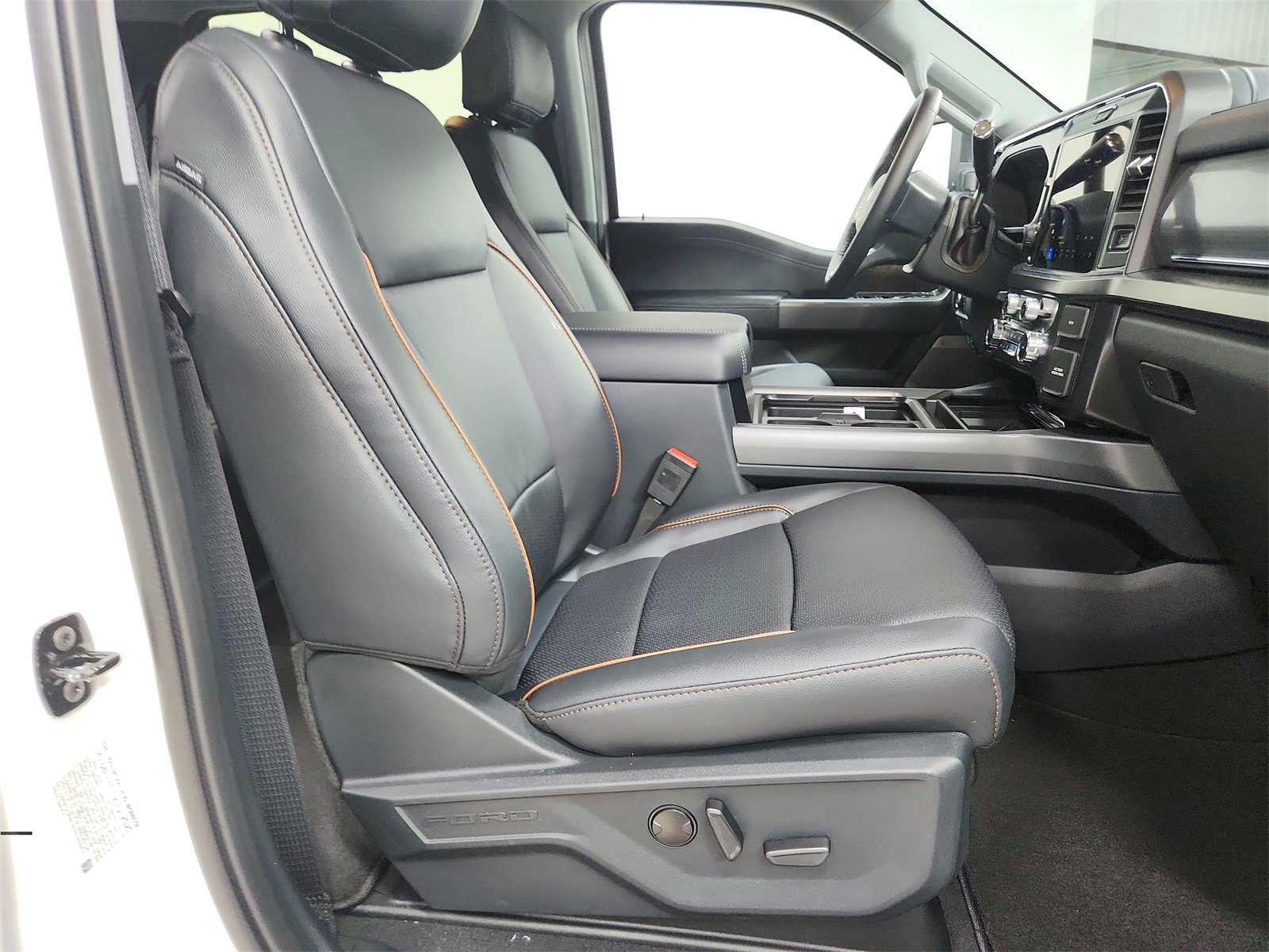 New 2026 Ford F350 Lariat w/ Black Appearance Package image 35