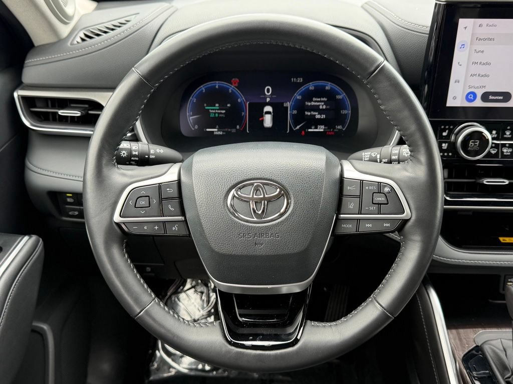 Used 2024 Toyota Highlander Limited AWD/4WD image 8