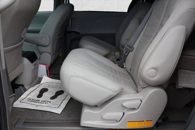 Used 2012 Toyota Sienna XLE FWD image 24