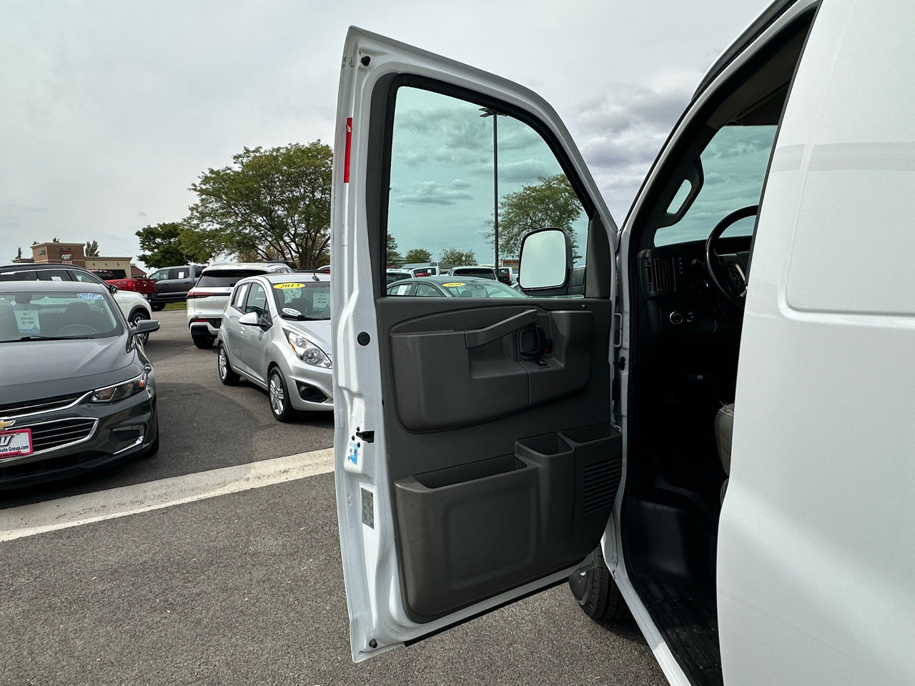 Used 2017 Chevrolet Express 2500 image 11
