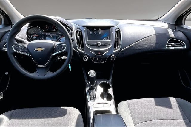 Used 2017 Chevrolet Cruze LT FWD image 7