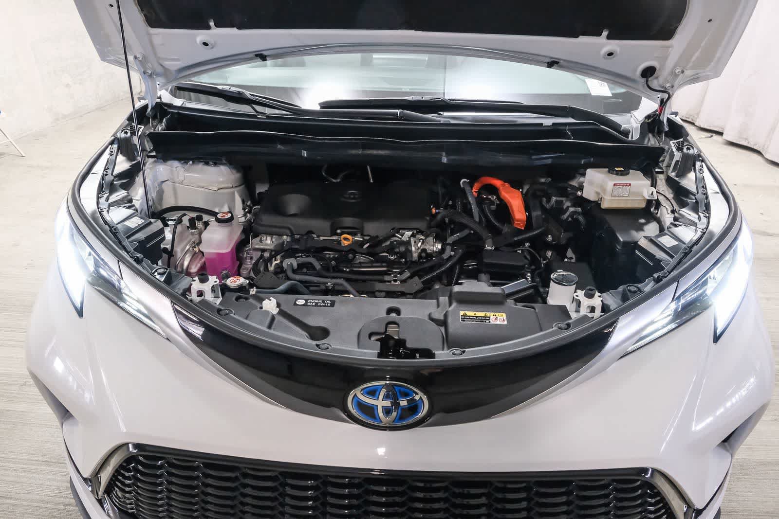 Used 2024 Toyota Sienna XSE w/ XSE Plus Package AWD/4WD image 30