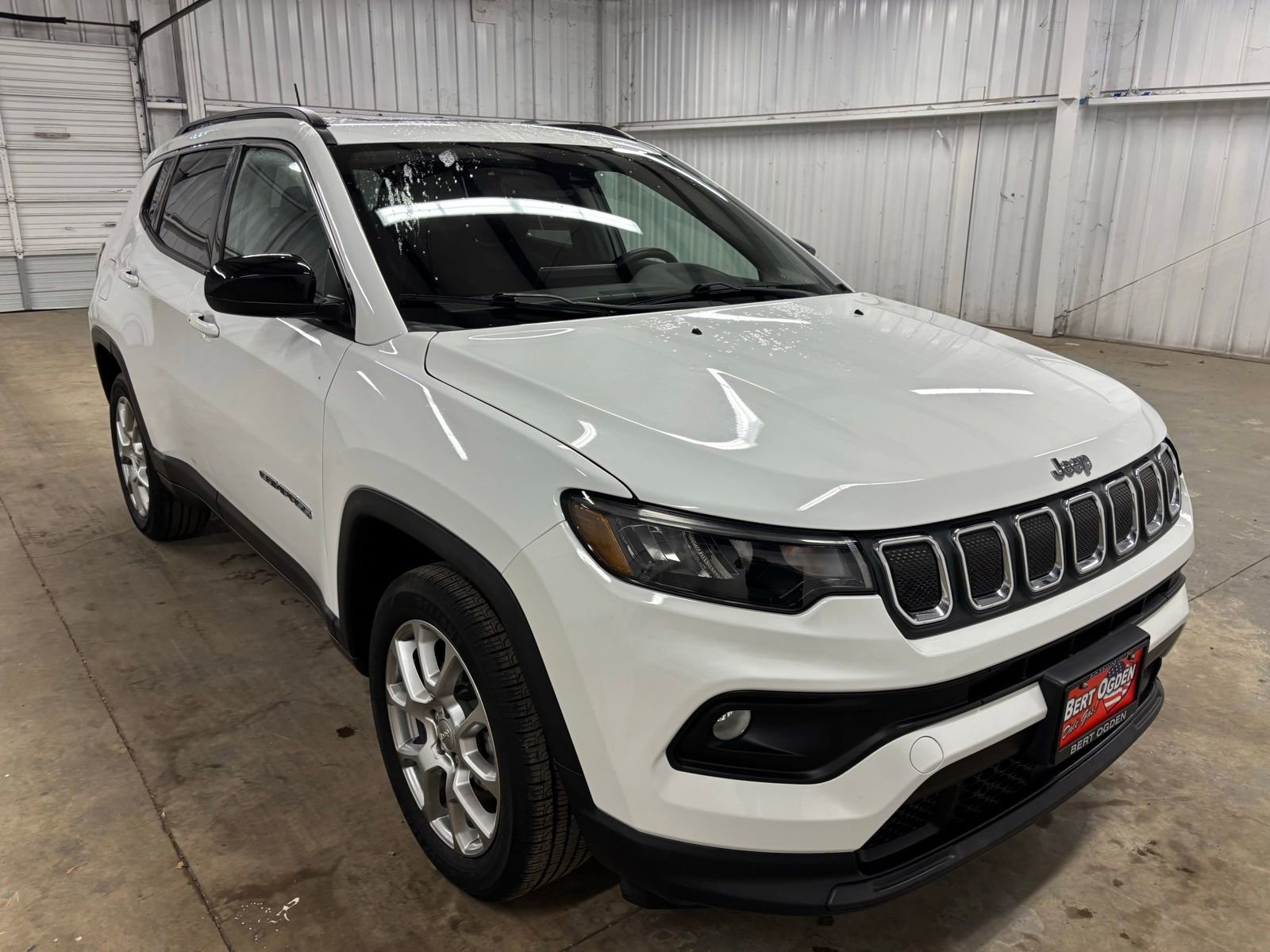 Used 2022 Jeep Compass Latitude w/ Sun and Sound Group AWD/4WD image 1