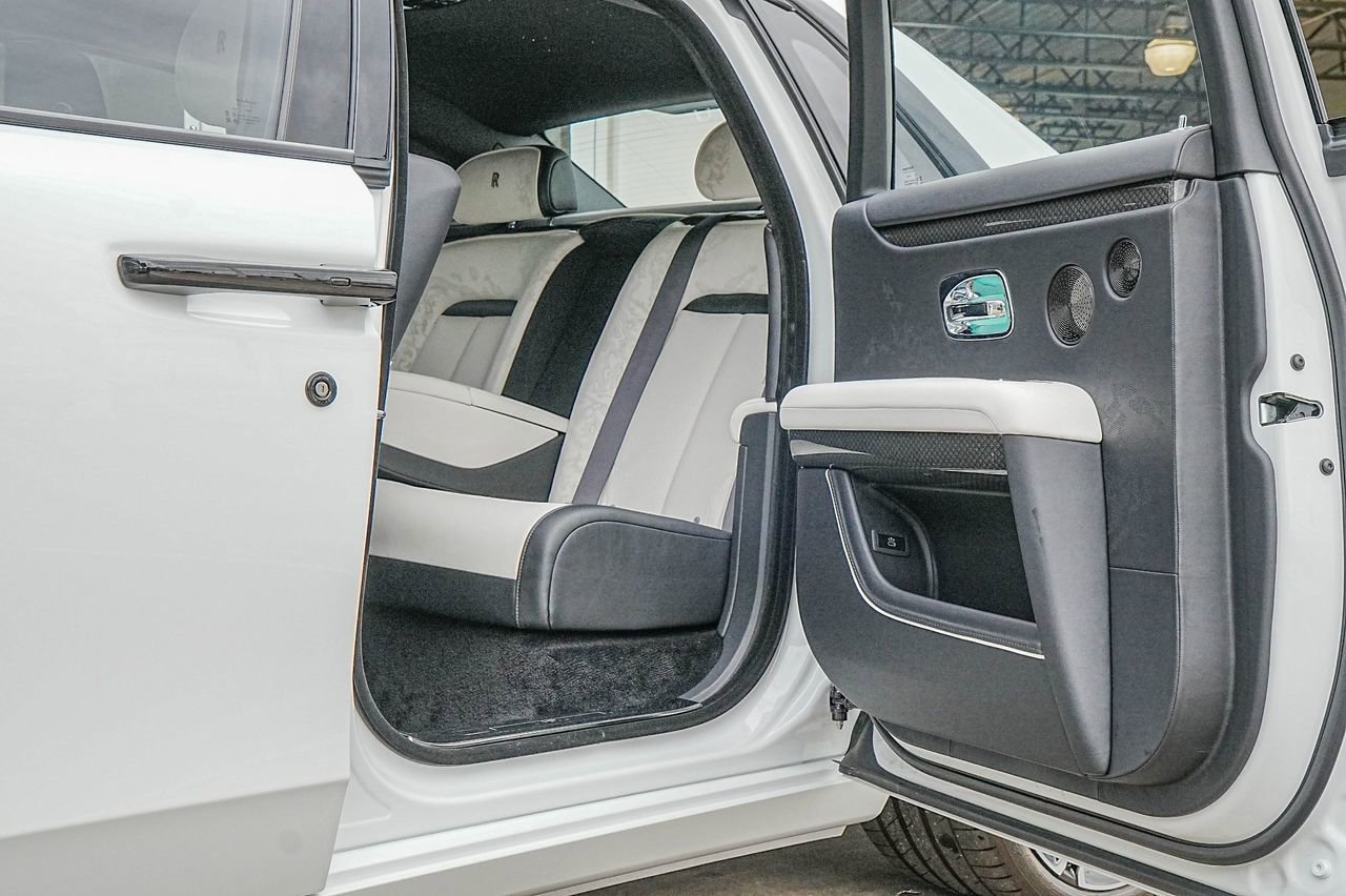 New 2025 Rolls-Royce Ghost Black Badge AWD/4WD image 43