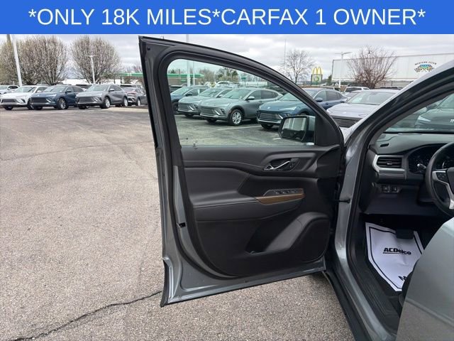 Used 2023 GMC Acadia SLE FWD image 30