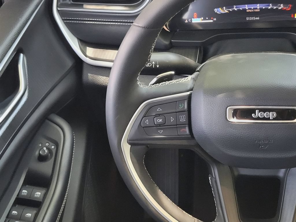 Used 2023 Jeep Grand Cherokee Laredo w/ Luxury Tech Group I AWD/4WD image 12