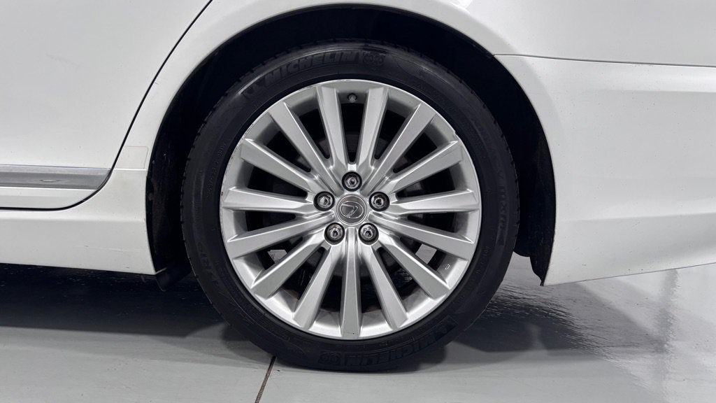 Used 2015 Lexus LS 460 AWD w/ Comfort Package image 32