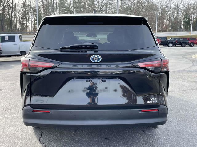 Used 2022 Toyota Sienna XLE image 4