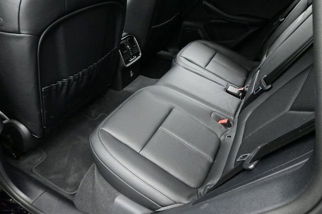 Certified 2025 Porsche Macan AWD/4WD image 15