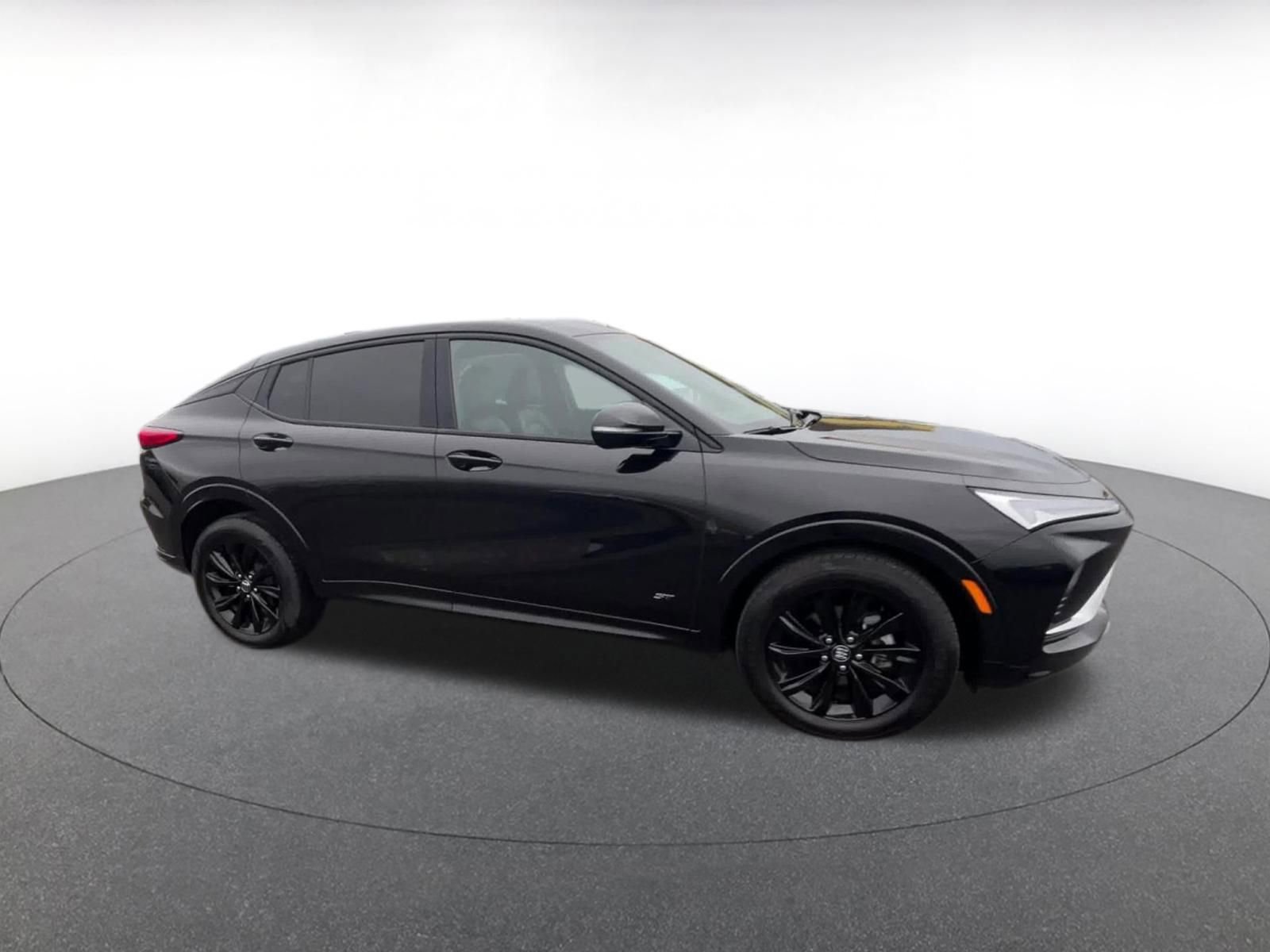 Used 2025 Buick Envista Sport Touring image 2