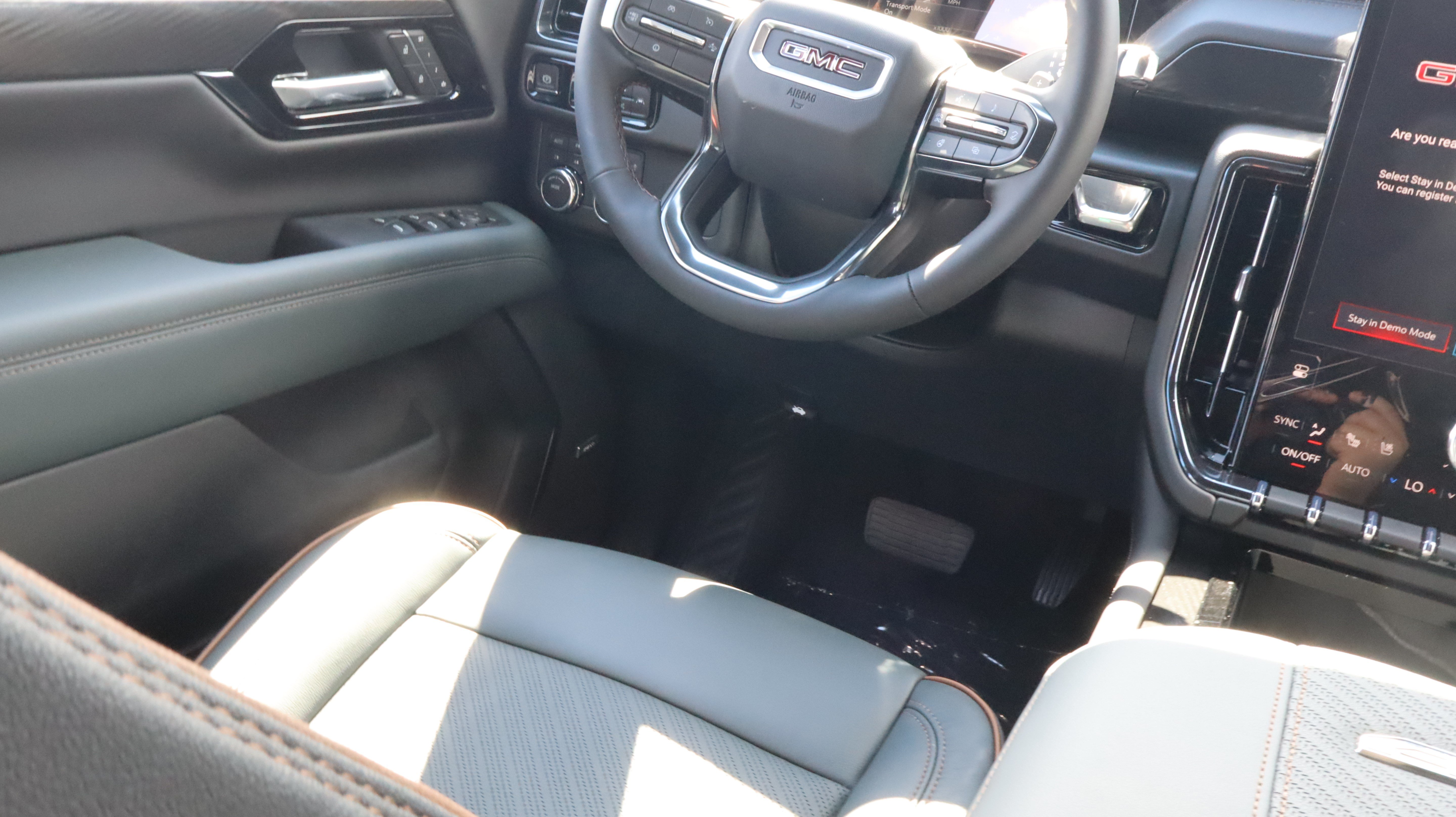 New 2026 GMC Yukon XL AT4 w/ AT4 Premium Package AWD/4WD image 13