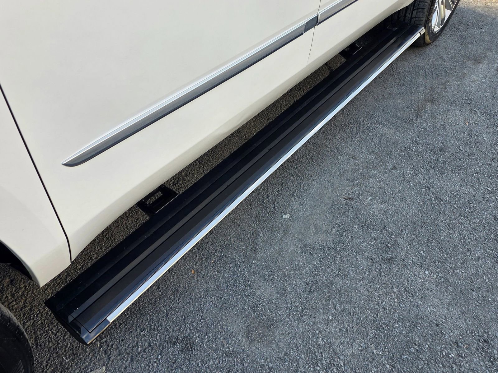 Used 2016 Cadillac Escalade ESV Platinum RWD image 40