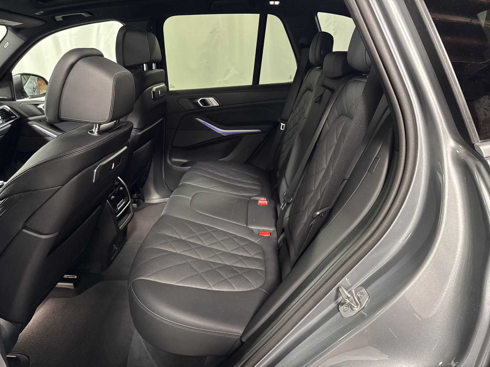 Used 2024 BMW X5 xDrive40i w/ Premium Package AWD/4WD image 5
